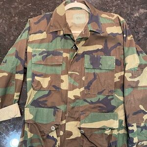Military Issue Camouflage Men's Light Weather Jacket **VINTAGE**